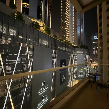 Downtown Holiday'S - 1 Min To Dubai Mall & Burj Khalifa Vandrarhem Exteriör bild