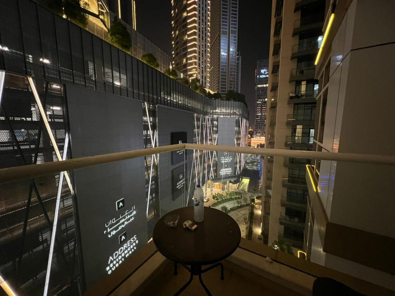 Downtown Holiday'S - 1 Min To Dubai Mall & Burj Khalifa Vandrarhem Exteriör bild